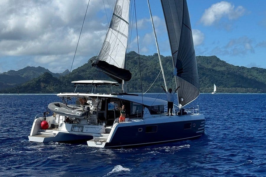 Lagoon 42 Owners version for sale in Tahiti
