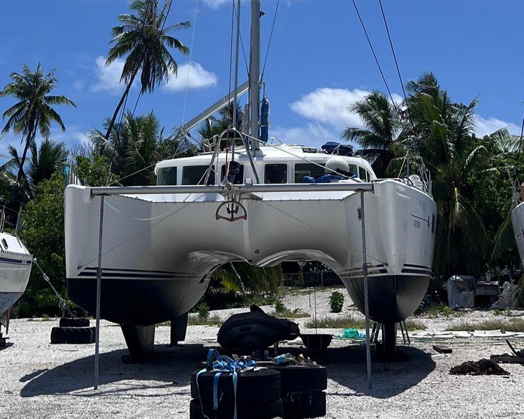 Lagoon 440 4 cabins for sale in Tahiti