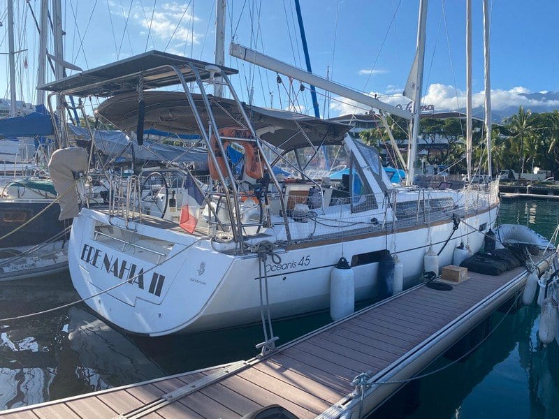 Oceanis 45 for sale in Tahiti