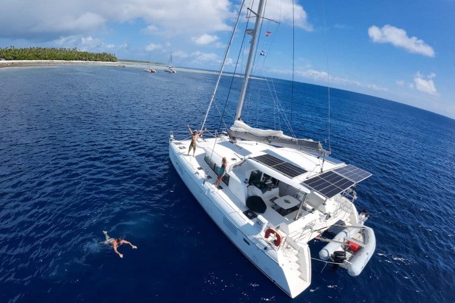 Lagoon 420 for sale in Tahiti